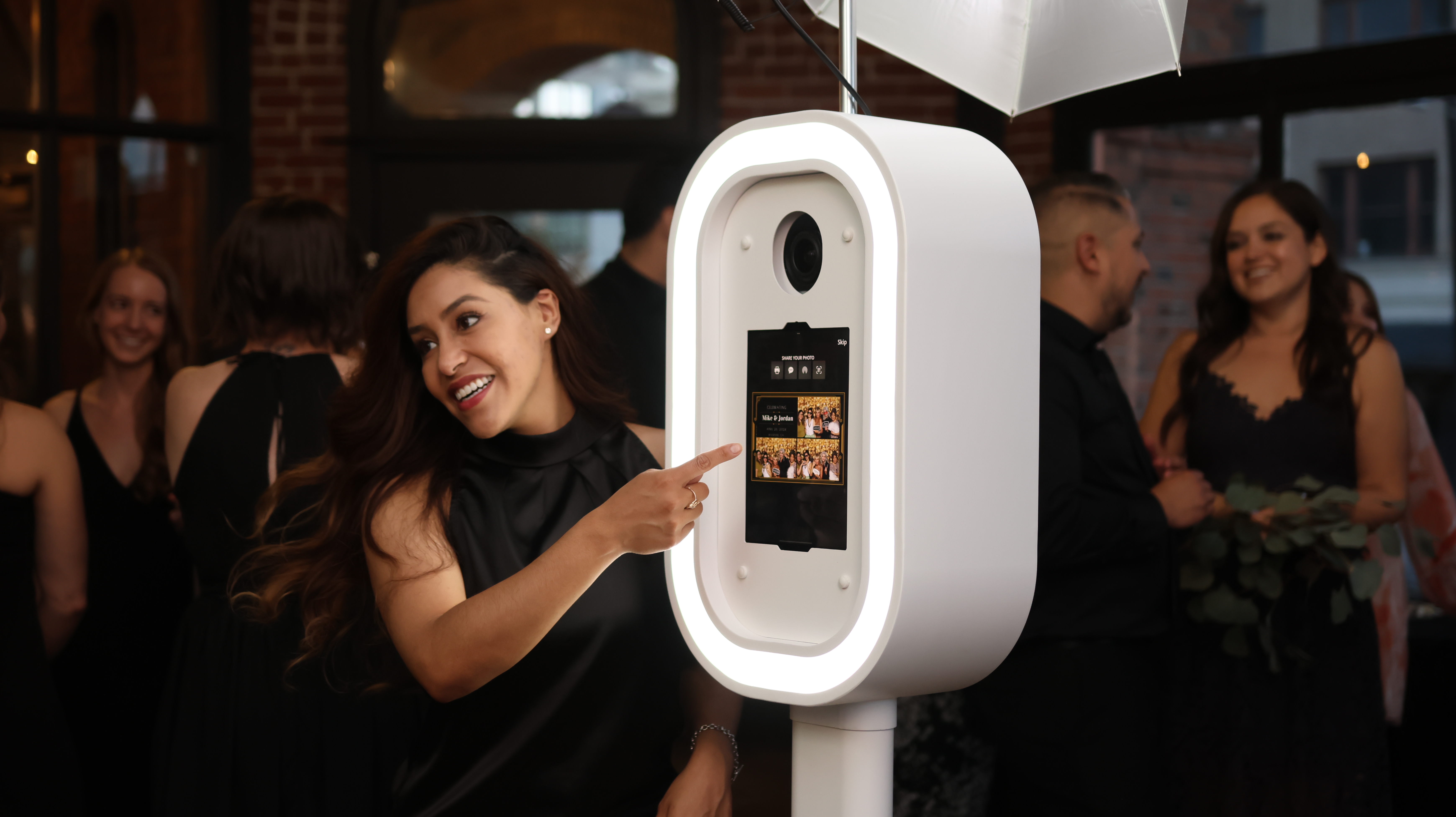 Guests snapping and sharing photos instantly at a Metro Vancouver event with Likhâ